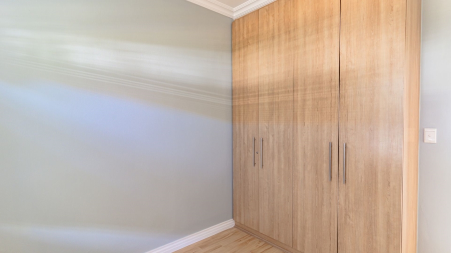 To Let 5 Bedroom Property for Rent in Myburgh Park Western Cape